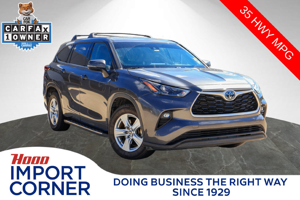 Used 2022 Toyota Highlander LE FWD image 1