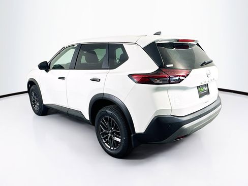 Used 2023 Nissan Rogue S image 5