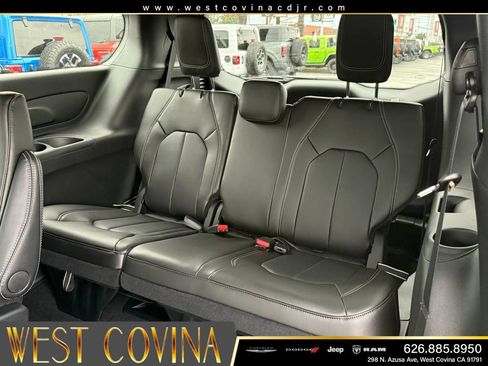 New 2026 Chrysler Pacifica Select FWD image 29