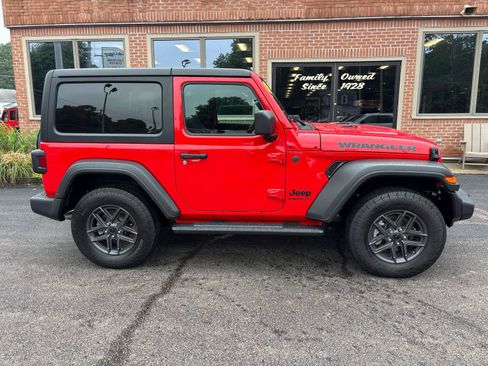 Used 2025 Jeep Wrangler Sport AWD/4WD image 26