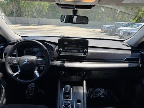 Used 2023 Mitsubishi Outlander SE FWD image 25