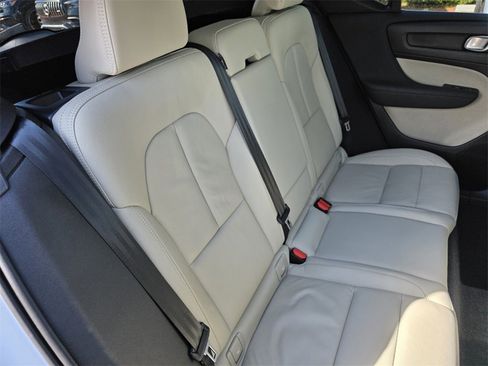Used 2024 Volvo XC40 B5 Plus image 29