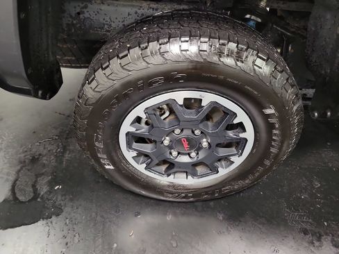 Used 2025 Toyota Tacoma TRD Off-Road AWD/4WD image 11