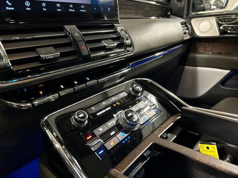 Used 2022 Lincoln Navigator L Black Label AWD/4WD image 18