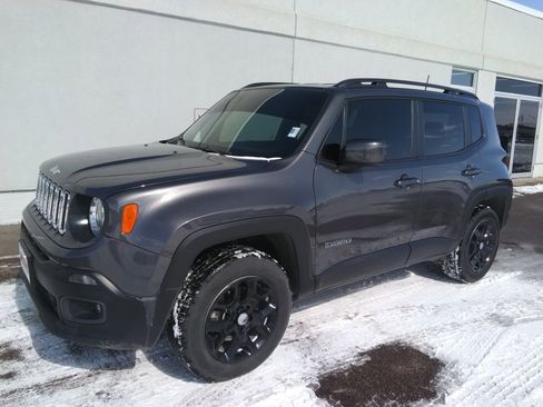 Used 2018 Jeep Renegade Latitude w/ Cold Weather Group image 2
