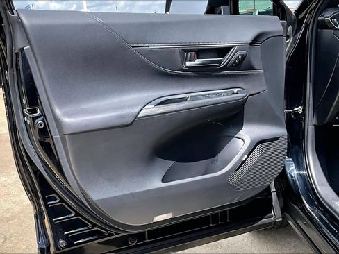 Used 2021 Toyota Venza XLE w/ Softex Package image 22