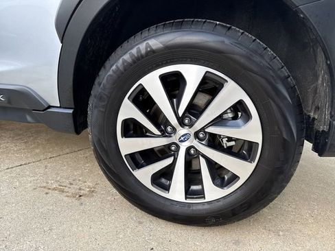 Certified 2025 Subaru Outback Premium w/ Popular Package #1A image 11