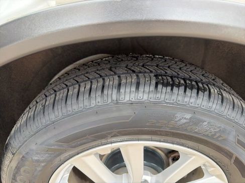 Used 2020 Nissan Rogue SV image 30