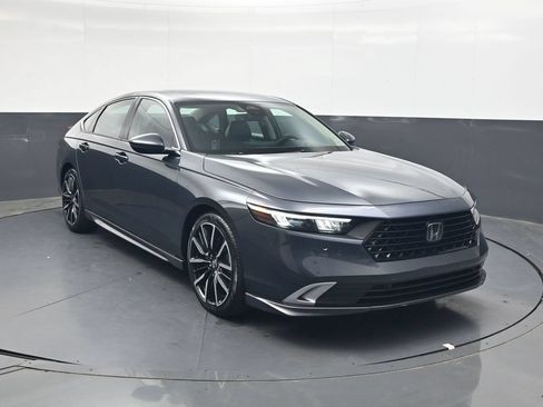 Used 2023 Honda Accord Touring image 2