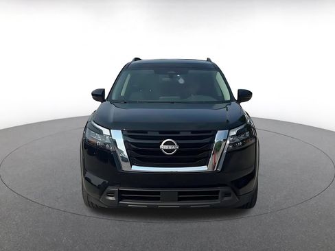 Used 2025 Nissan Pathfinder SV FWD image 4
