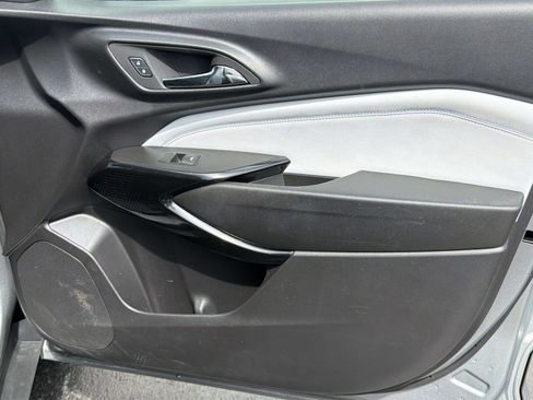 Used 2025 Chevrolet Trax LT FWD image 34