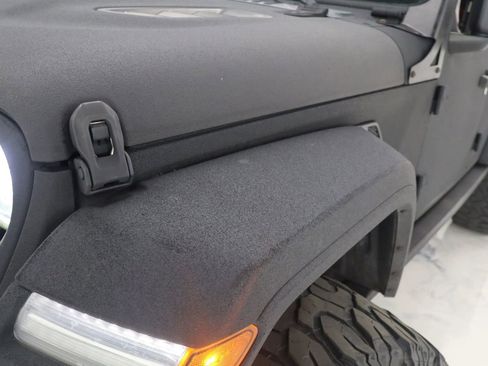 Used 2019 Jeep Wrangler Unlimited Sahara w/ Quick Order Package 24M Moab AWD/4WD image 11