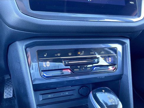 Used 2024 Volkswagen Tiguan SE image 30