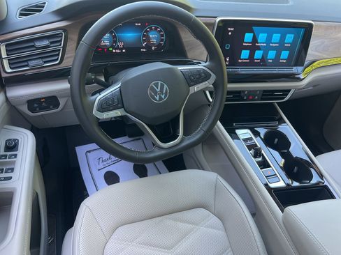 Certified 2026 Volkswagen Atlas SE w/ Panoramic Sunroof Package image 43