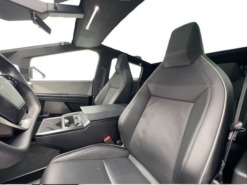 Used 2025 Tesla Cybertruck AWD Crew Cab image 20