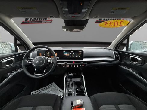 Certified 2025 Kia Sorento LX image 24