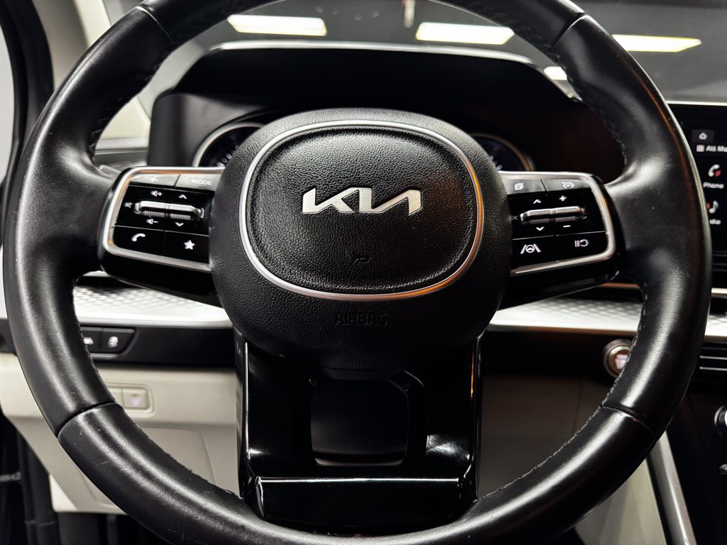 Used 2024 Kia Carnival LX FWD image 22