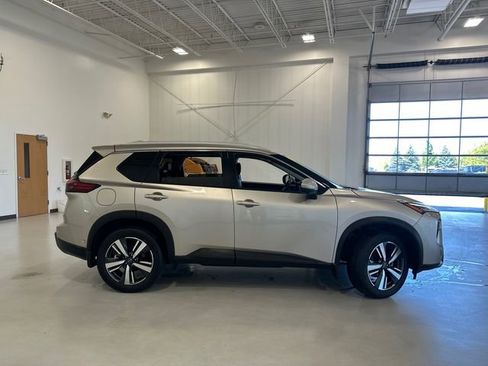 Used 2024 Nissan Rogue SL w/ SL Premium Package AWD/4WD image 5