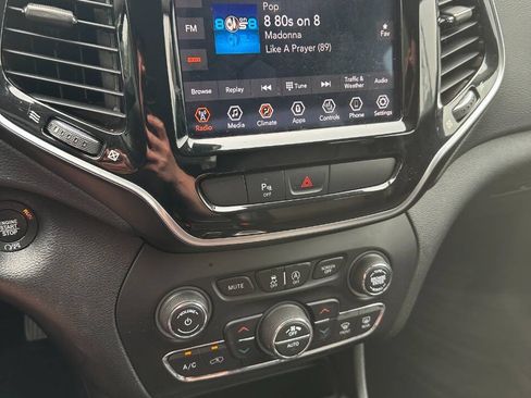 Used 2019 Jeep Cherokee Limited AWD/4WD image 22