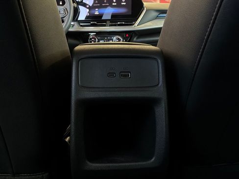 Used 2025 Chevrolet Trax LT FWD image 13