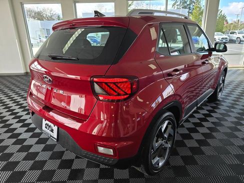 Used 2022 Hyundai Venue Limited FWD image 3
