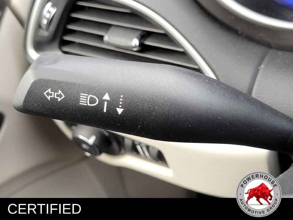 Used 2023 Chrysler Pacifica Touring-L FWD image 32