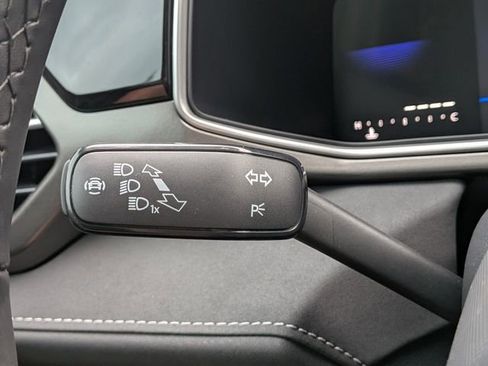 New 2026 Volkswagen Taos SE FWD image 30