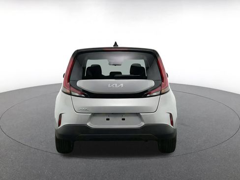 Used 2025 Kia Soul LX w/ LX Technology Package FWD image 8