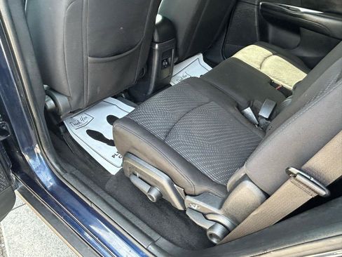 Used 2018 Dodge Journey SE w/ Connectivity Group FWD image 9
