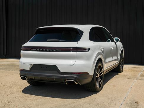 New 2025 Porsche Cayenne image 10