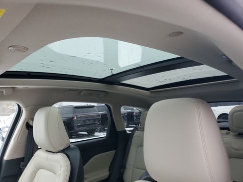 New 2026 Lincoln Corsair Premiere image 11