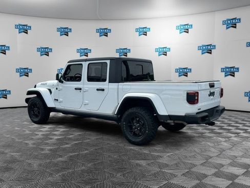 Used 2024 Jeep Gladiator Sport AWD/4WD image 4