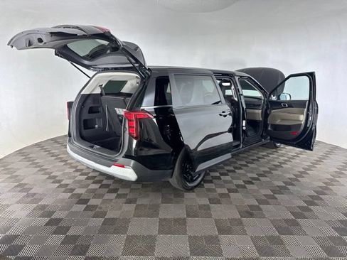 Certified 2025 Kia Carnival FWD image 16