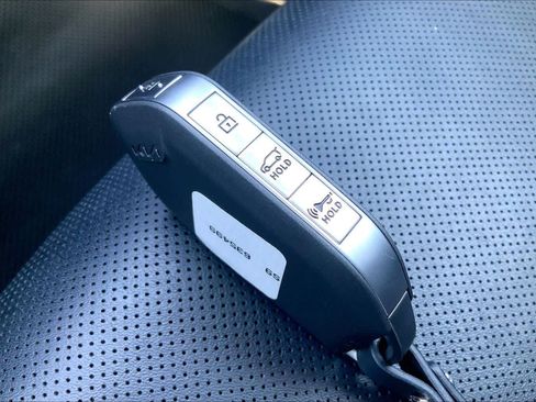Certified 2025 Kia Telluride S FWD image 13