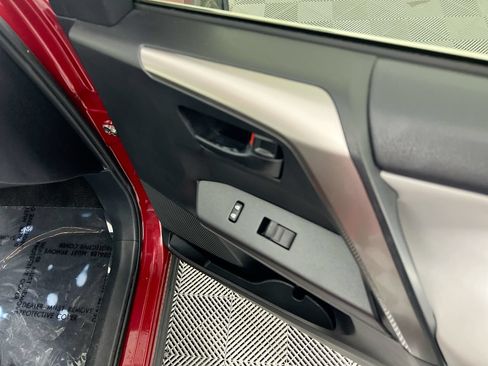 Used 2018 Toyota RAV4 LE w/ Carpet Mat Package AWD/4WD image 24