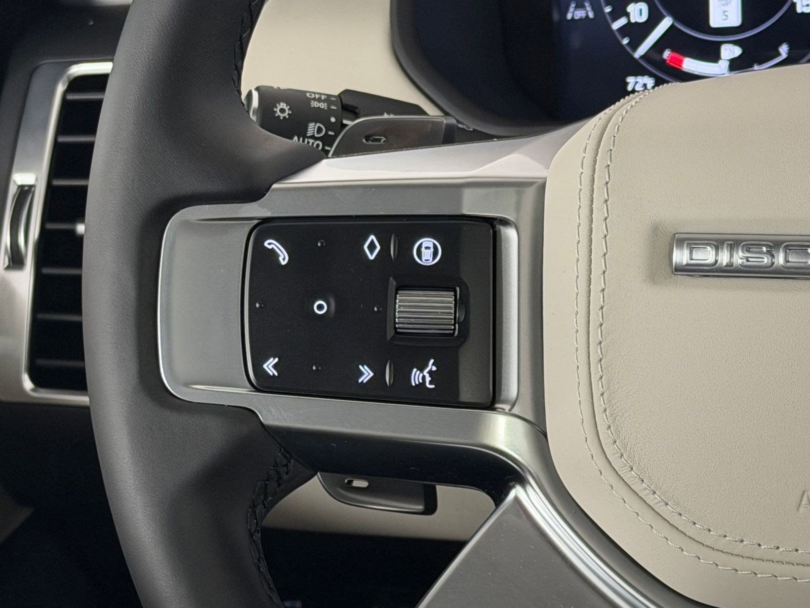 New 2026 Land Rover Discovery Limited Edition AWD/4WD image 17
