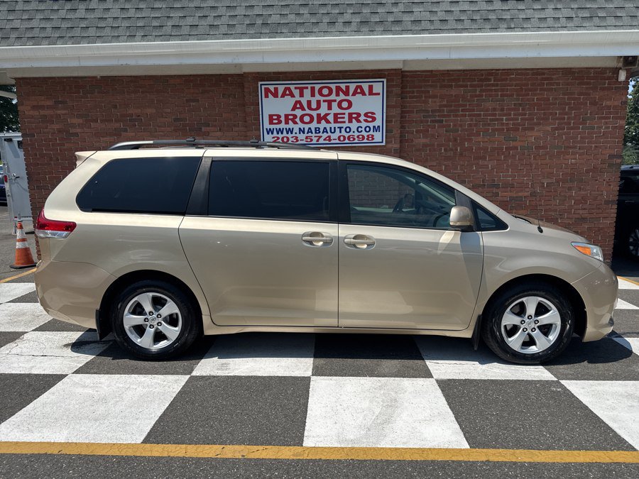 Used 2013 Toyota Sienna LE FWD image 2