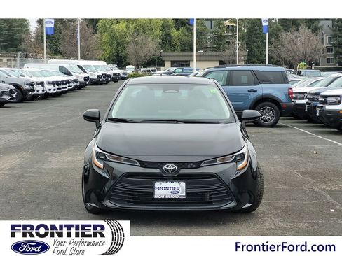 Used 2023 Toyota Corolla LE image 3