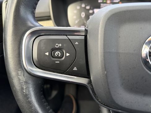 Used 2019 Volvo XC40 T5 Inscription image 19