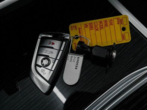 Used 2022 BMW 750i xDrive w/ Executive Package image 33