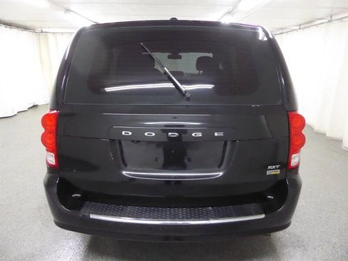 Used 2018 Dodge Grand Caravan SXT image 5