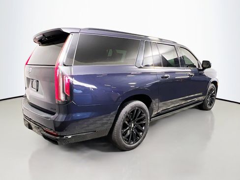 Used 2023 Cadillac Escalade ESV Sport w/ LPO, ONYX Package image 4