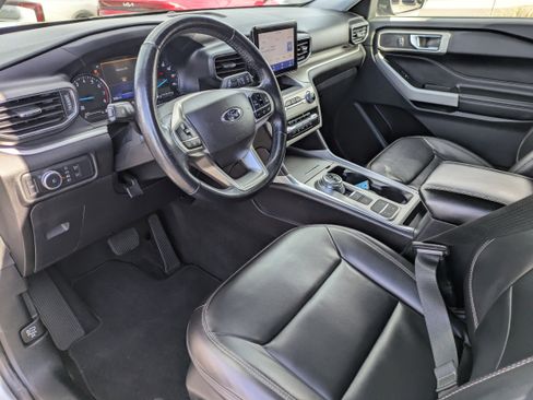 Used 2022 Ford Explorer XLT w/ Equipment Group 202A image 25