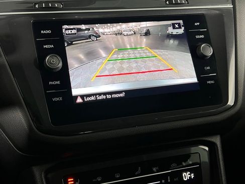 Used 2022 Volkswagen Tiguan SE image 19