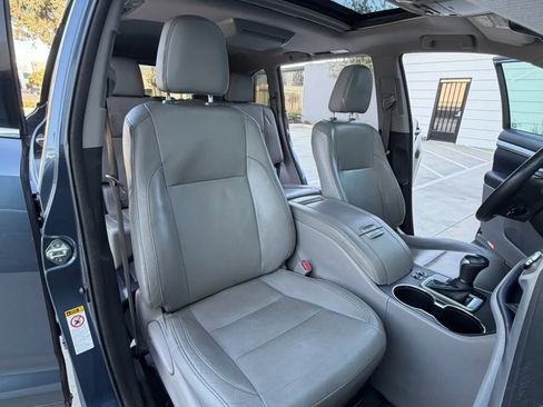Used 2014 Toyota Highlander XLE FWD image 13