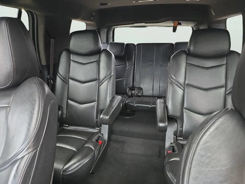 Used 2019 Cadillac Escalade Platinum AWD/4WD image 16