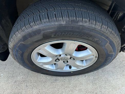 Used 2005 Toyota Highlander 4WD V6 w/ 3rd Row image 25