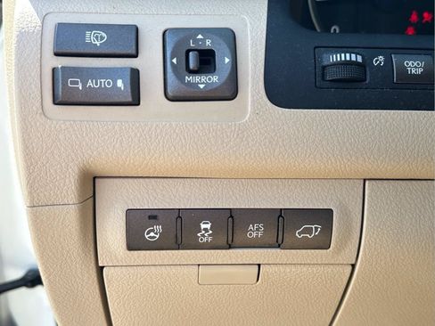 Used 2013 Lexus LX 570 4WD w/ Luxury Pkg image 25