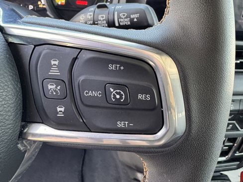 Used 2024 Jeep Wrangler Sahara image 15