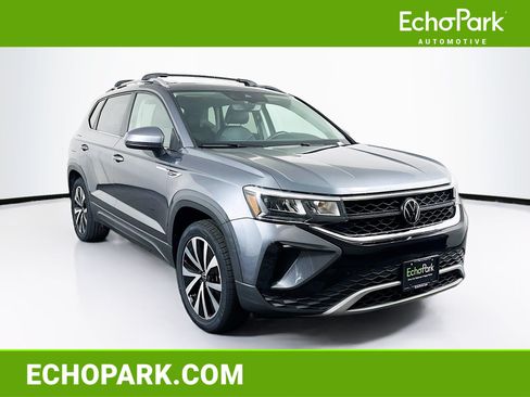 Used 2023 Volkswagen Taos SE w/ Panoramic Sunroof Package AWD/4WD image 1